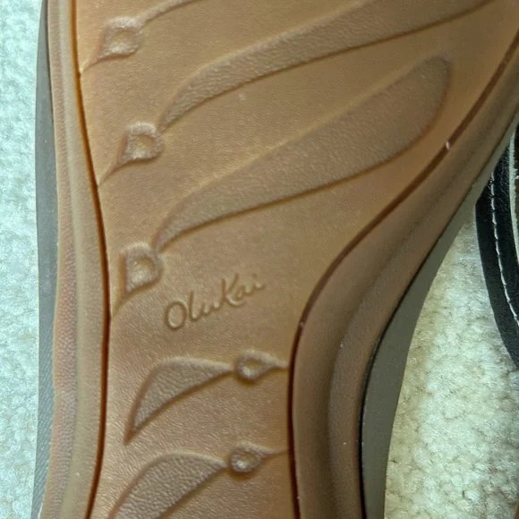 OluKai U'l Leather Thong Sandal with Metallic Double Straps - Picture 6 of 10